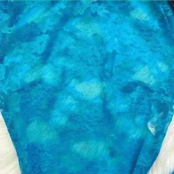 Fashion Nova Out In The Spotlight Blue Lace Bodysuit XS NWT - Picture 5 of 10